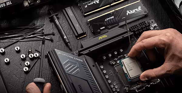 Expert TopAchat assemblant un PC